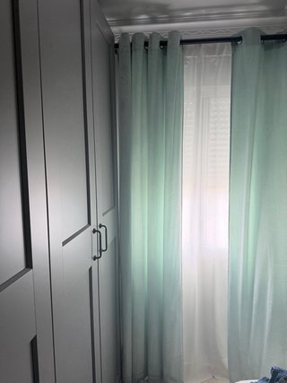 Cortinas de terciopelo verde y transparentes