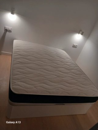 Canapé de tela y madera