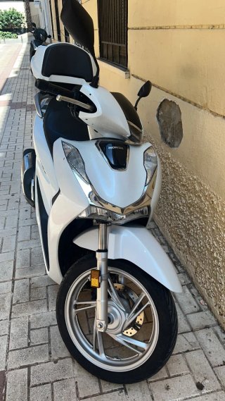 Honda SH 125i Blanca con Baúl
