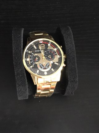 Reloj, impresionantemente, elegante con el fondo