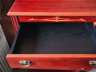 Mueble de madera con cajones
