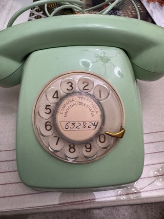 Teléfono antiguo de disco año 1977