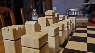Ajedrez de madera hecho a mano