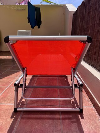 Tumbonas de jardín naranja y plateada