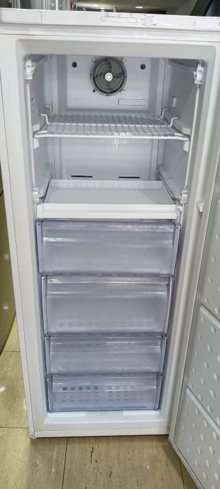 Congelador Vertical Beko Blanco