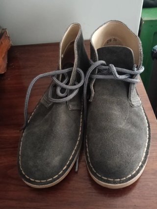 Botas de ante tipo pisacacas grises