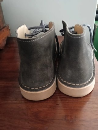 Botas de ante tipo pisacacas grises