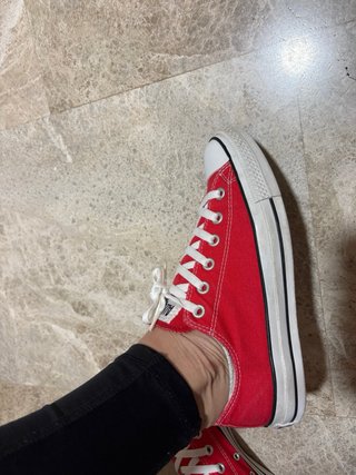 Converse roja