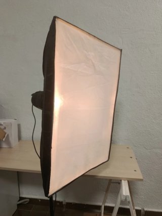 Flash estudio con softbox y trípode