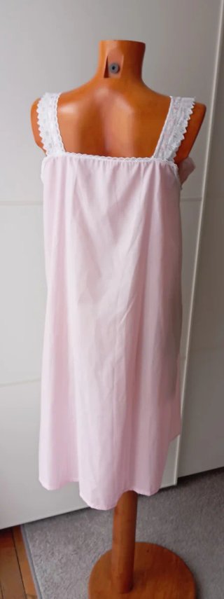 Camisón vintage rosa bebé con encaje. Nuevo.