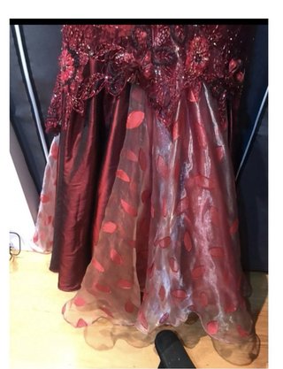 Vestido largo burdeos con encaje