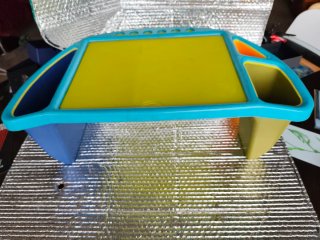 Tavolino per bambini per viaggi blu e giallo
