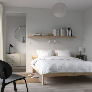 Cama de madera y colchón 140cm