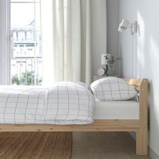 Cama de madera y colchón 140cm