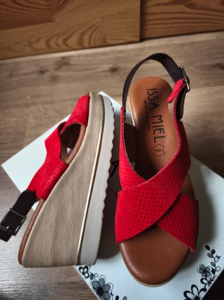 Sandalias cuña ISSA MIEL rojas talla 37