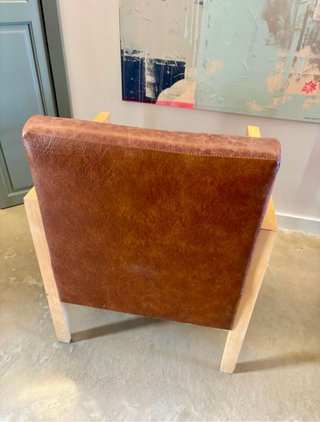 Sillón butaca piel marrón y madera