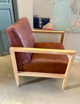 Sillón butaca piel marrón y madera