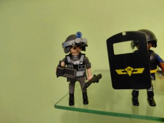 OFERTA.LOTE POLICIA SWAT Y PERRO POLICIA PLAYMOBIL