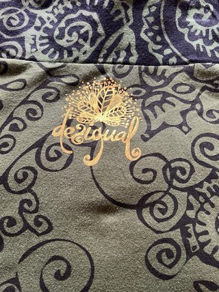 Falda Desigual Talla L verde y negra