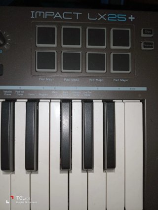 Teclado MIDI Nektar Impact 25