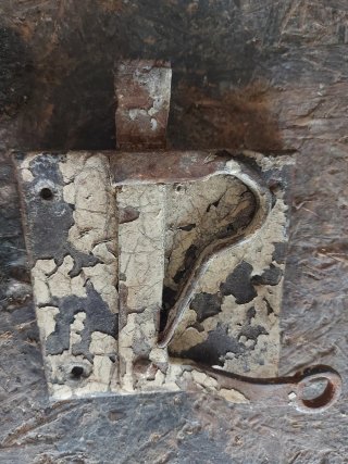 Serratura antica in metallo
