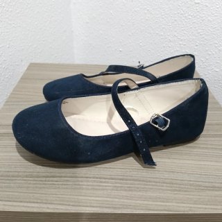 Bailarinas ante azul marino