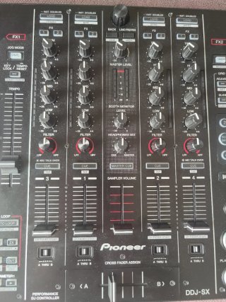 Controladora Pioneer DDJ-SX