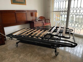 Cama eléctrica articulada metálica