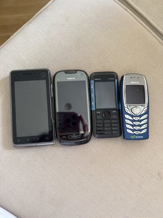 Lote 4 Móviles Motorola y Nokia