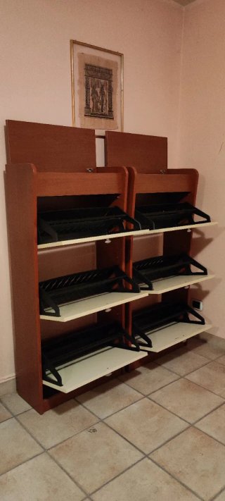 2 Scarpiere in legno marrone e beige