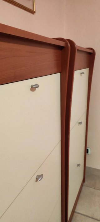 2 Scarpiere in legno marrone e beige