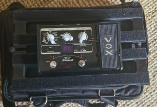 Pedalera Mooer con pedal Vox StompLab