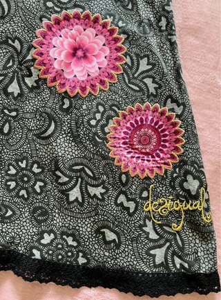 Falda Desigual con libélula y flores