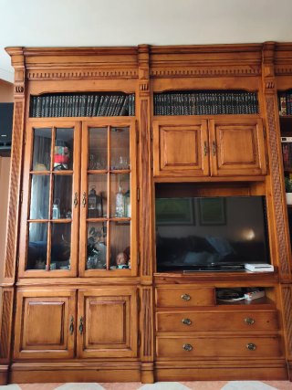 Boiserie de madera de pino color miel