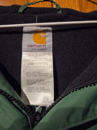 Chaqueta Carhartt verde y negra