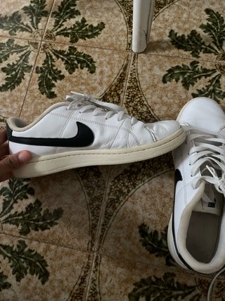 Zapatillas Nike Blancas y Negras