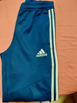 Pantalón chándal Adidas chico largo