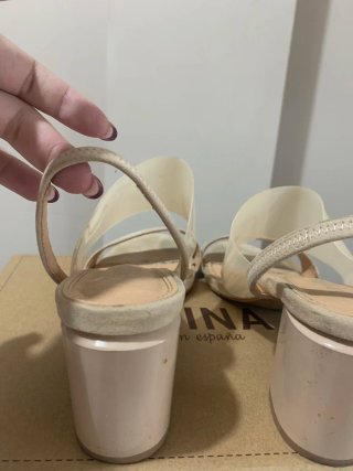 Sandalias Beige Transparentes Tacón