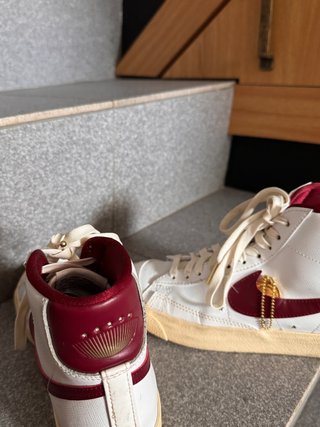 Nike Blazer blancas y burdeos