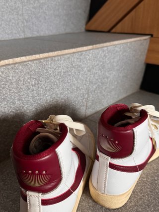 Nike Blazer blancas y burdeos