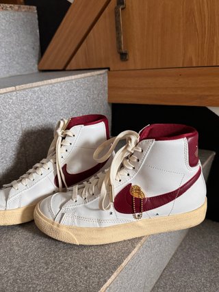 Nike Blazer blancas y burdeos
