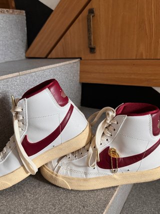 Nike Blazer blancas y burdeos