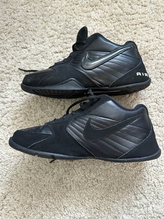 Nike Air Baseline Low en color negro. US8 41 EUR