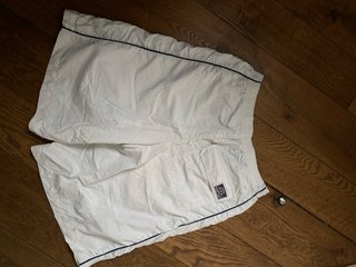 Bermudas deportivas blancas