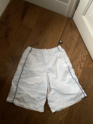 Bermudas deportivas blancas