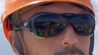 Gafas de sol Julbo negras y doradas