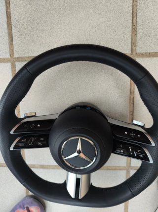 Volante Mercedes 2021+ Levas. Sin estrenar.