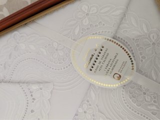 Juego de Cama Bordado en Caja Madera