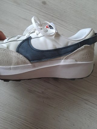 Zapatillas Nike Beige y Negro