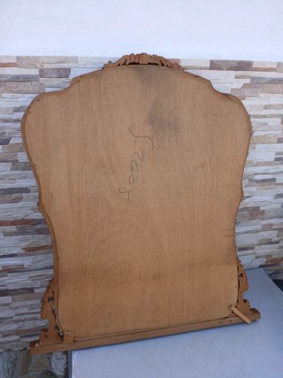 Espejo grande de madera tallada